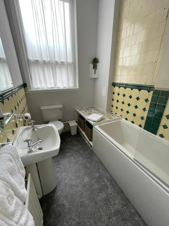 Rostrevor Hotel - Guest House Bury  Dış mekan fotoğraf