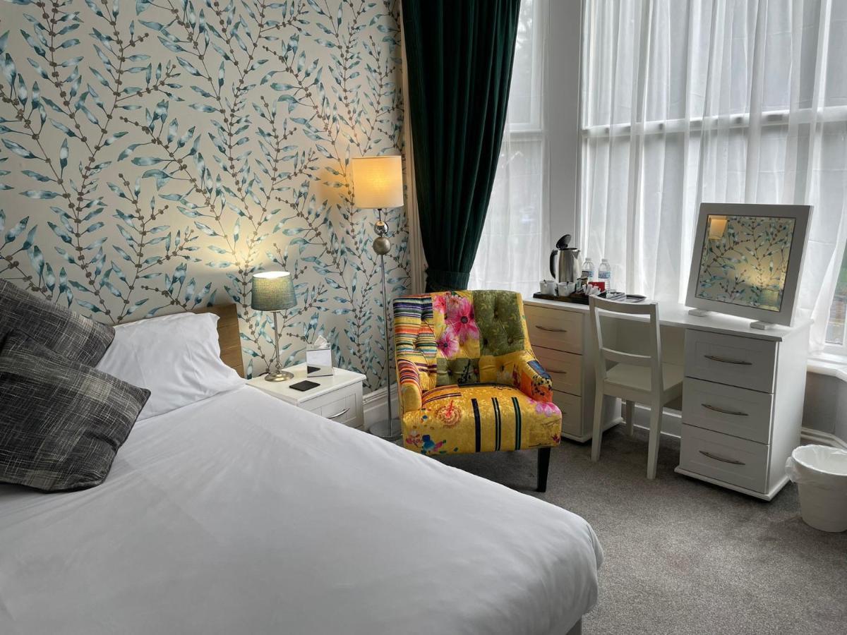 Rostrevor Hotel - Guest House Bury  Dış mekan fotoğraf