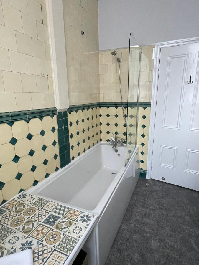 Rostrevor Hotel - Guest House Bury  Dış mekan fotoğraf